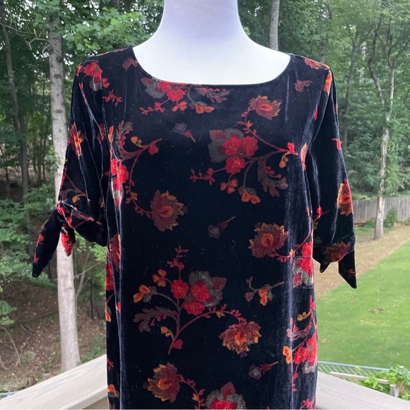 NWT Loft Black Red Floral Cold Shoulders Velvet Shift Dress Size S - Picture 3 of 16